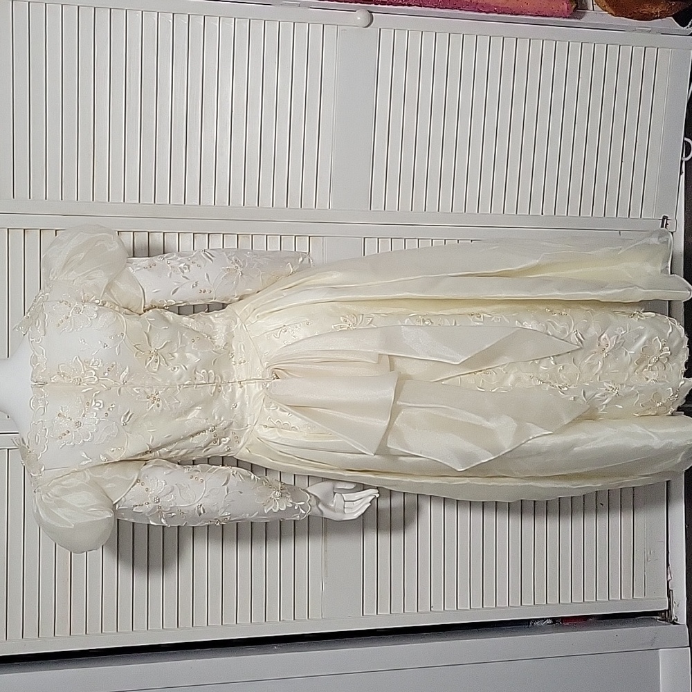 Wedding Dress Womans Sz. M Custom Made Lace Sequins & Beading Puff Sleeve Vint. - Picture 8 of 16